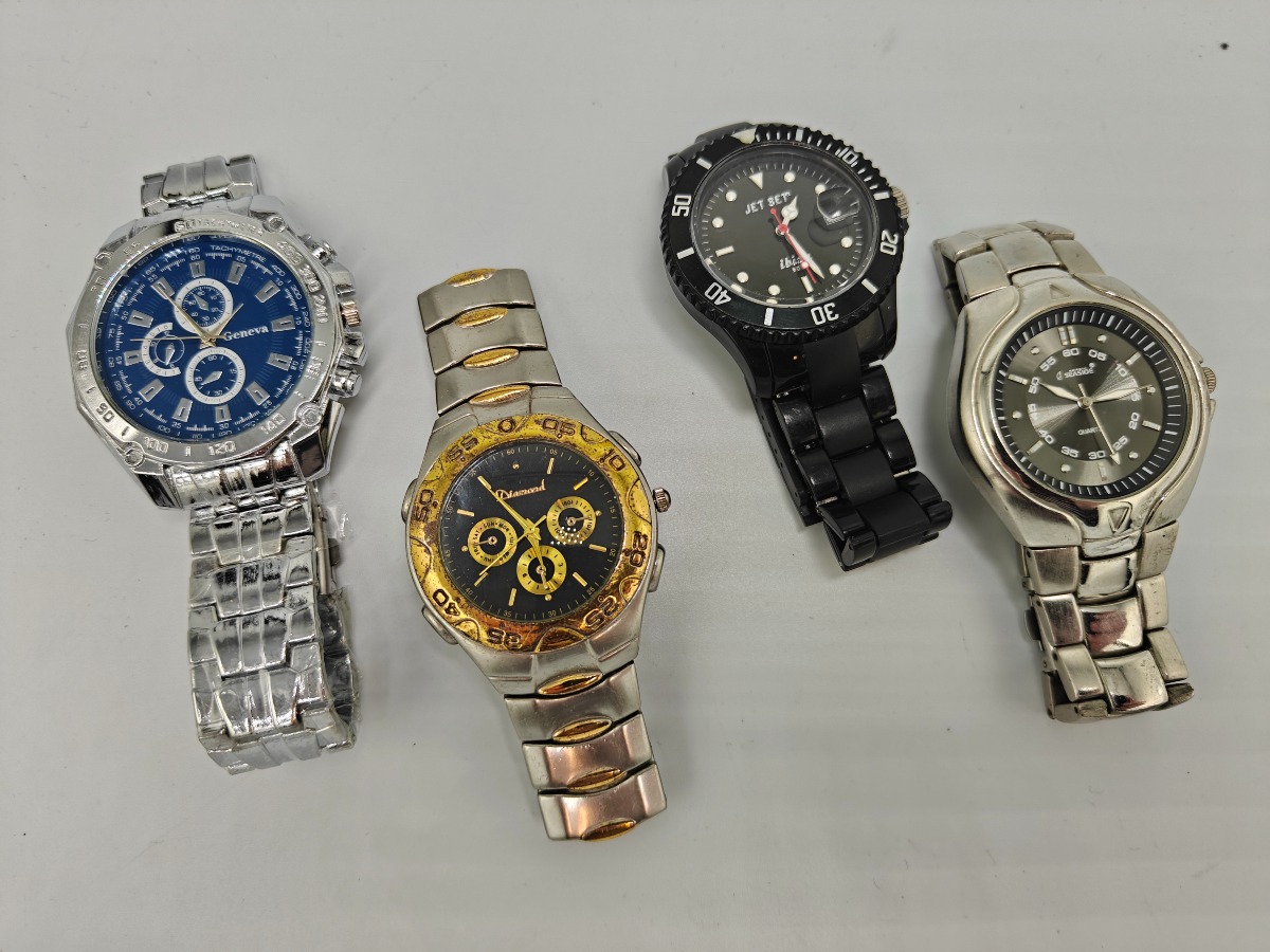 4 herreure med integreret lænke. 