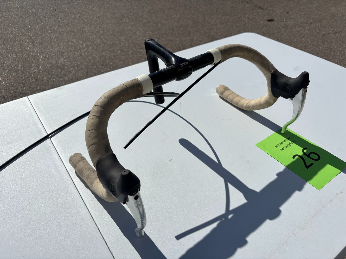 3T racerstyr + Campagnolo ErgoPower greb (31,8 mm)