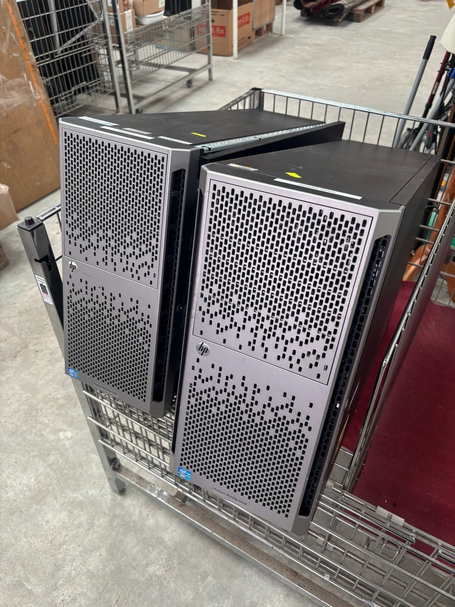 2 stk. HP servere (ProLiant) – rack/tower – til reservedele