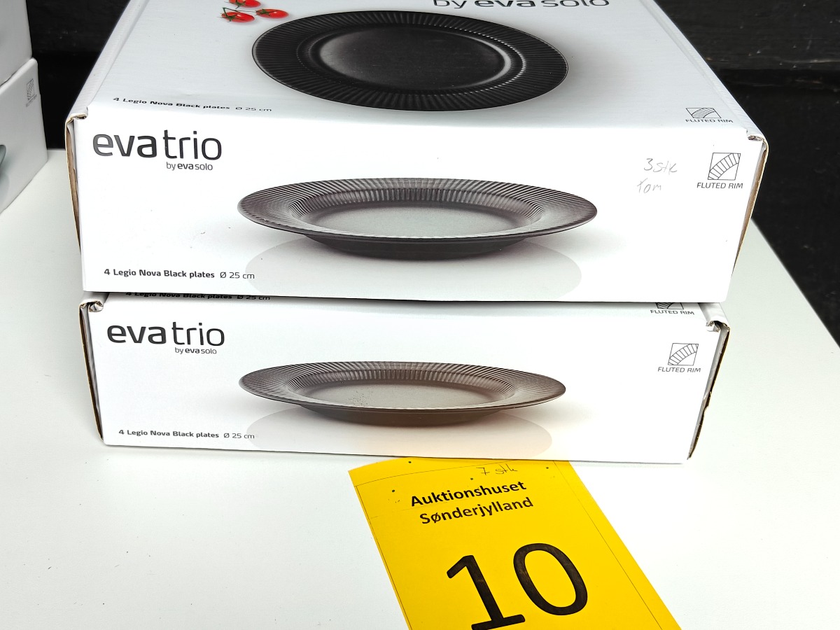 Eva Trio Legio Nova sorte tallerkner 25 cm.  (2)