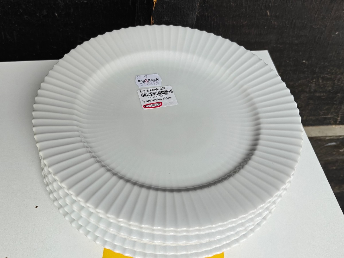 Lyngby Porcelæn 7 tallerkner 23,5 cm. 