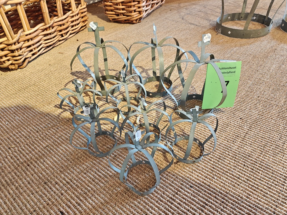 9 kroner af galvaniseret metal 