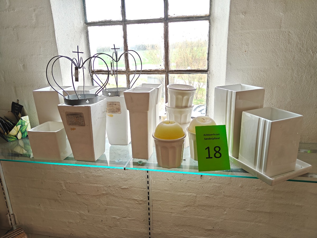 Samling hvid fajance