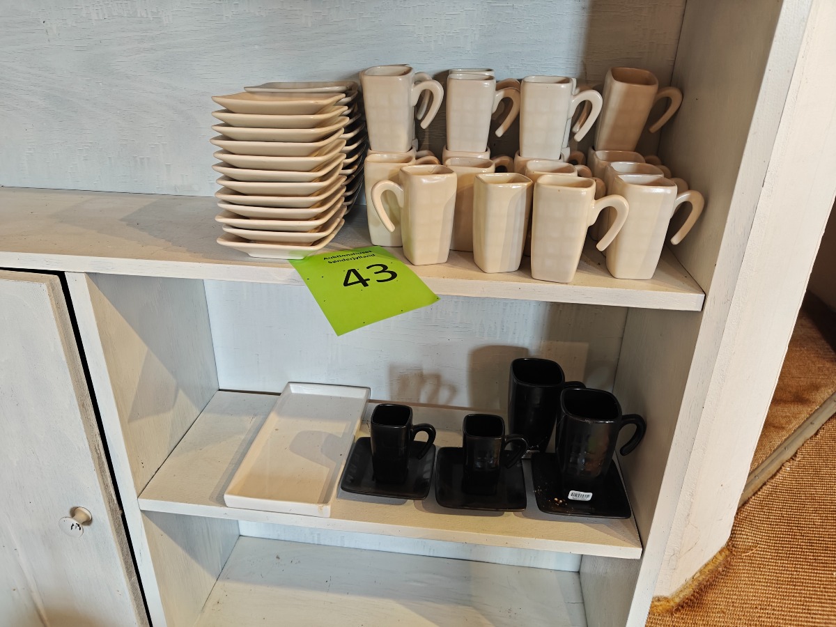 Kaffeservice i creme og sort