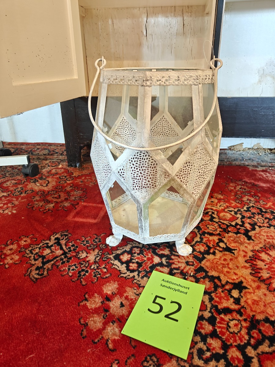 Lanterne af hvidlakeret metal