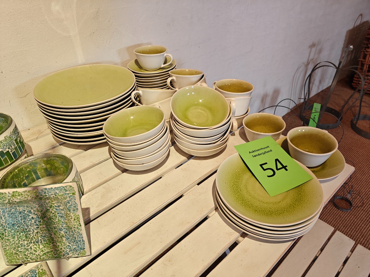 Cremefarvet stel med grønt