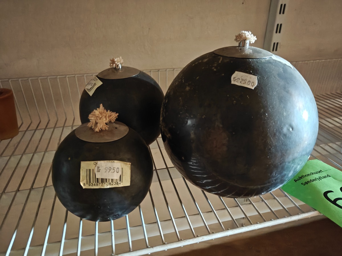 3 kugleformede olielamper