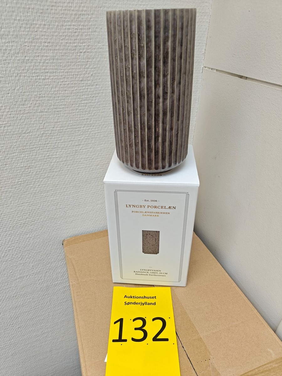 Lyngby Porcelæn Lyngbyvasen grå