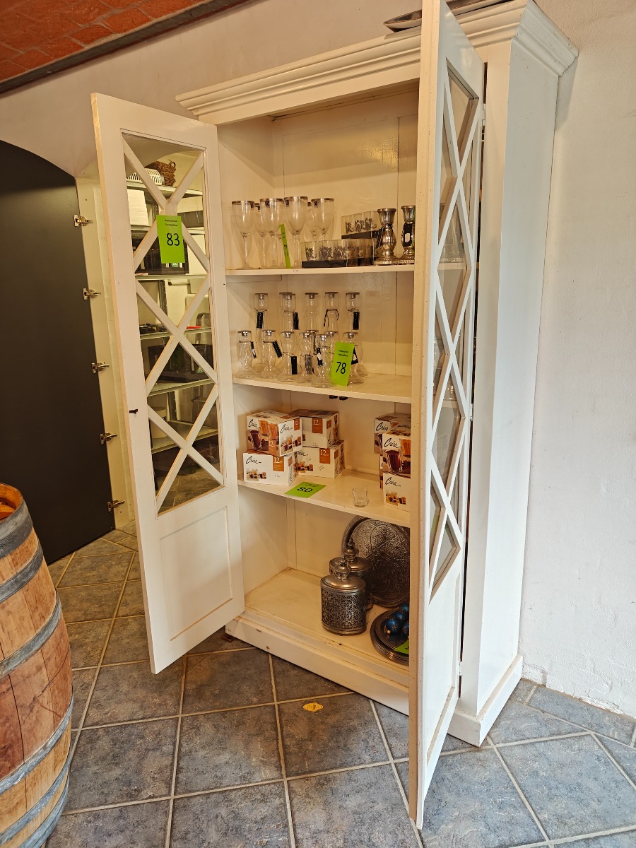 Dobbeltlåget vitrineskab