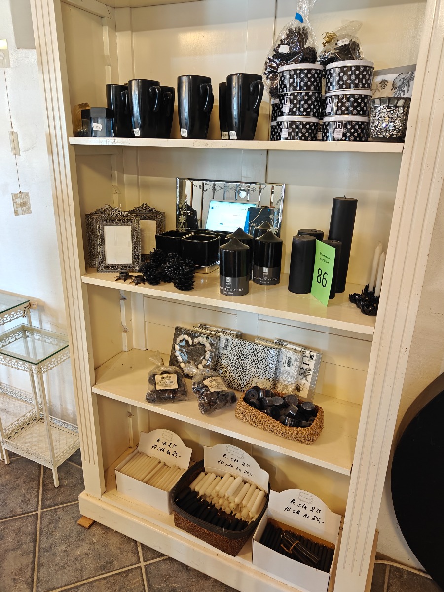 Ting til indretningen i sort