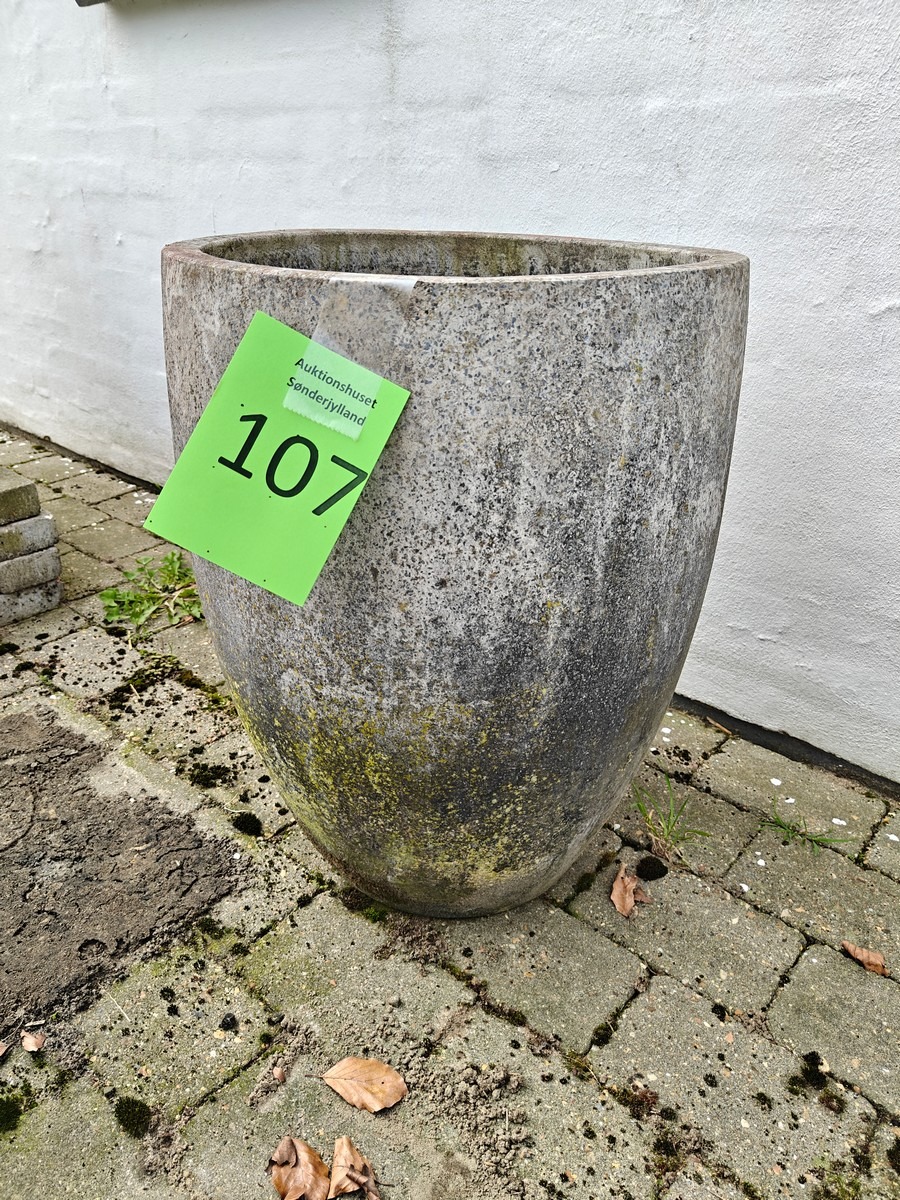 Stor krukke i fiberbeton