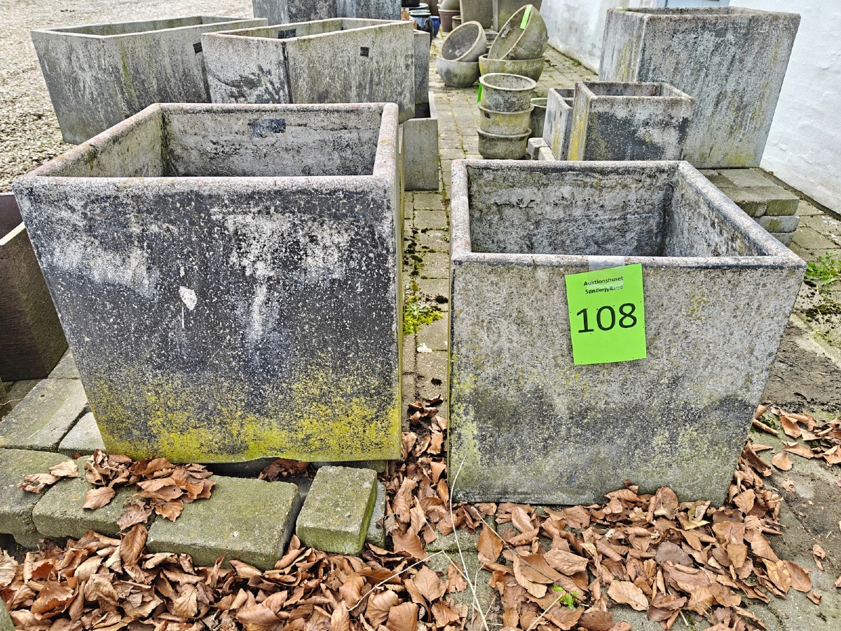 2 kvadratiske krukker af fiberbeton