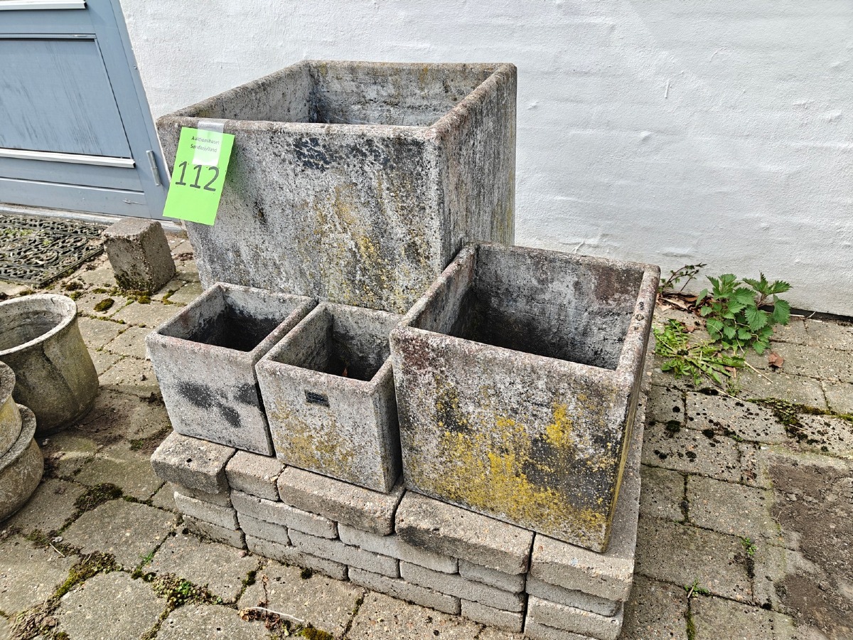 4 kvadratiske krukker