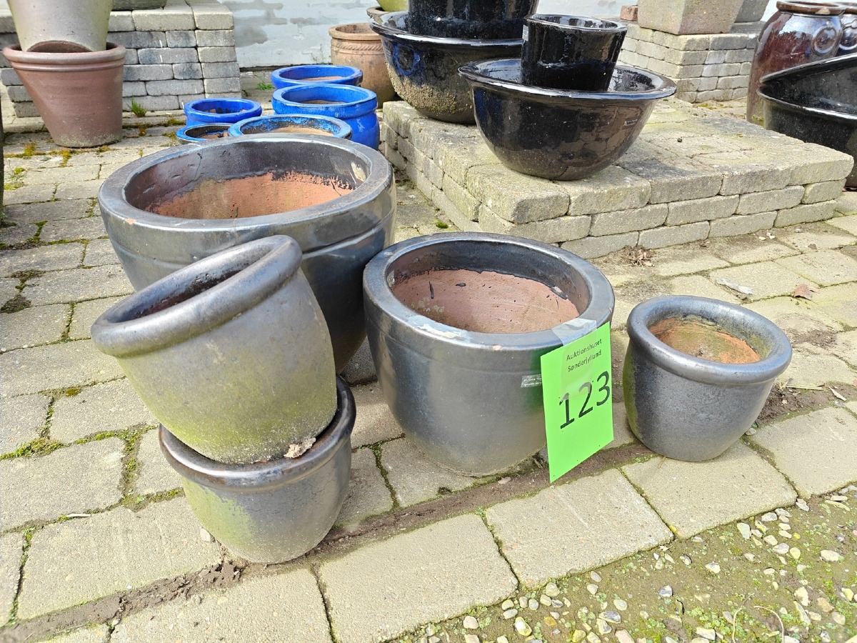 5 krukker med matgrå glasur