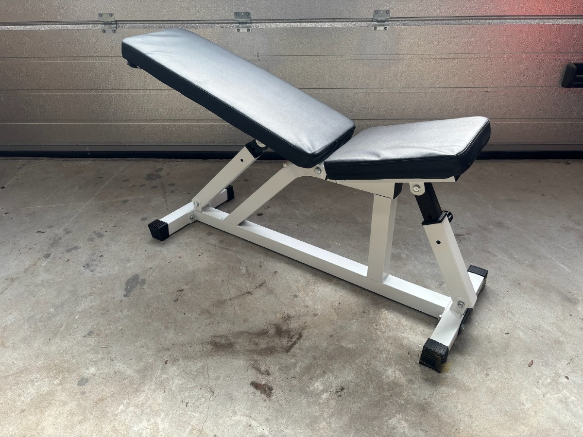 Justerbar træningsbænk (Ubrugt og samlet)