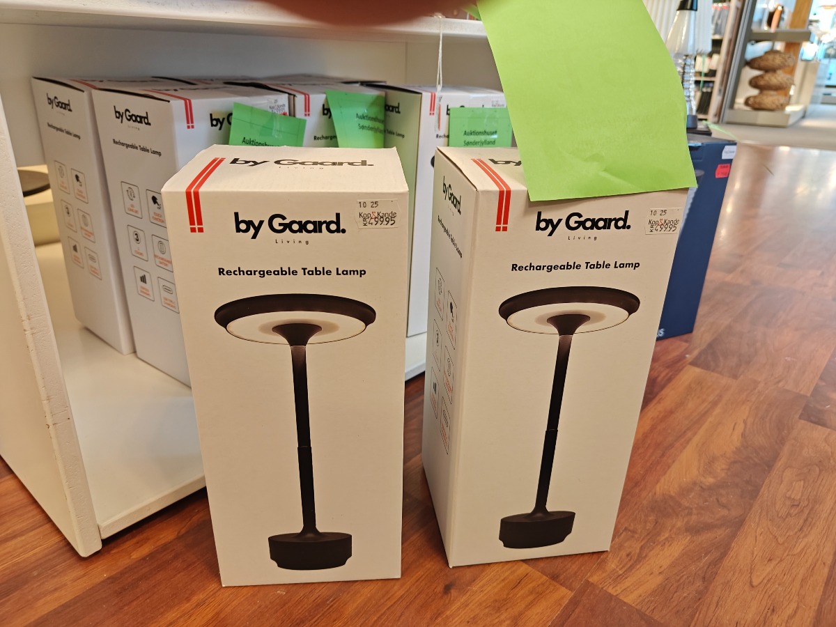 By Gaard  2 genopladelige bordlamper