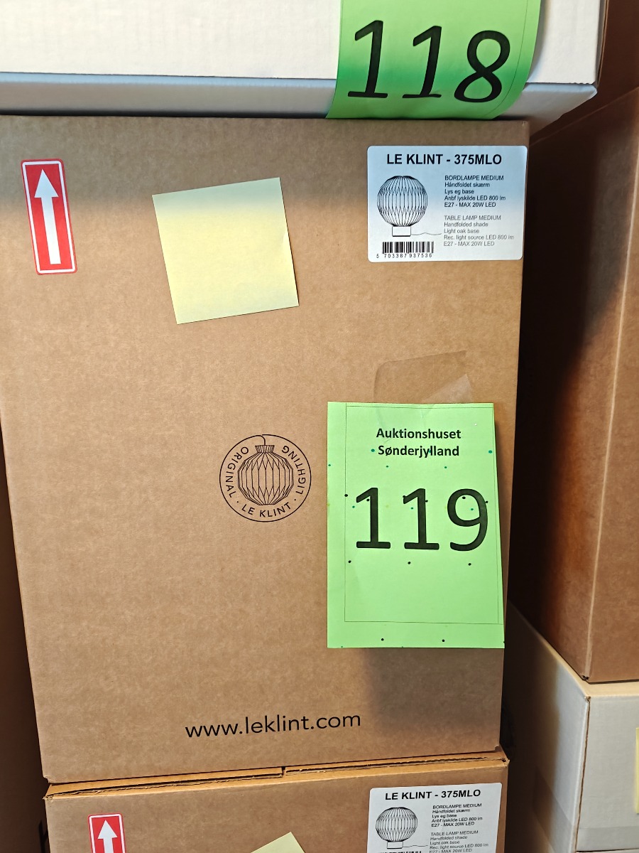 Le Klint bordlampe nr. 375 med fod af lys eg