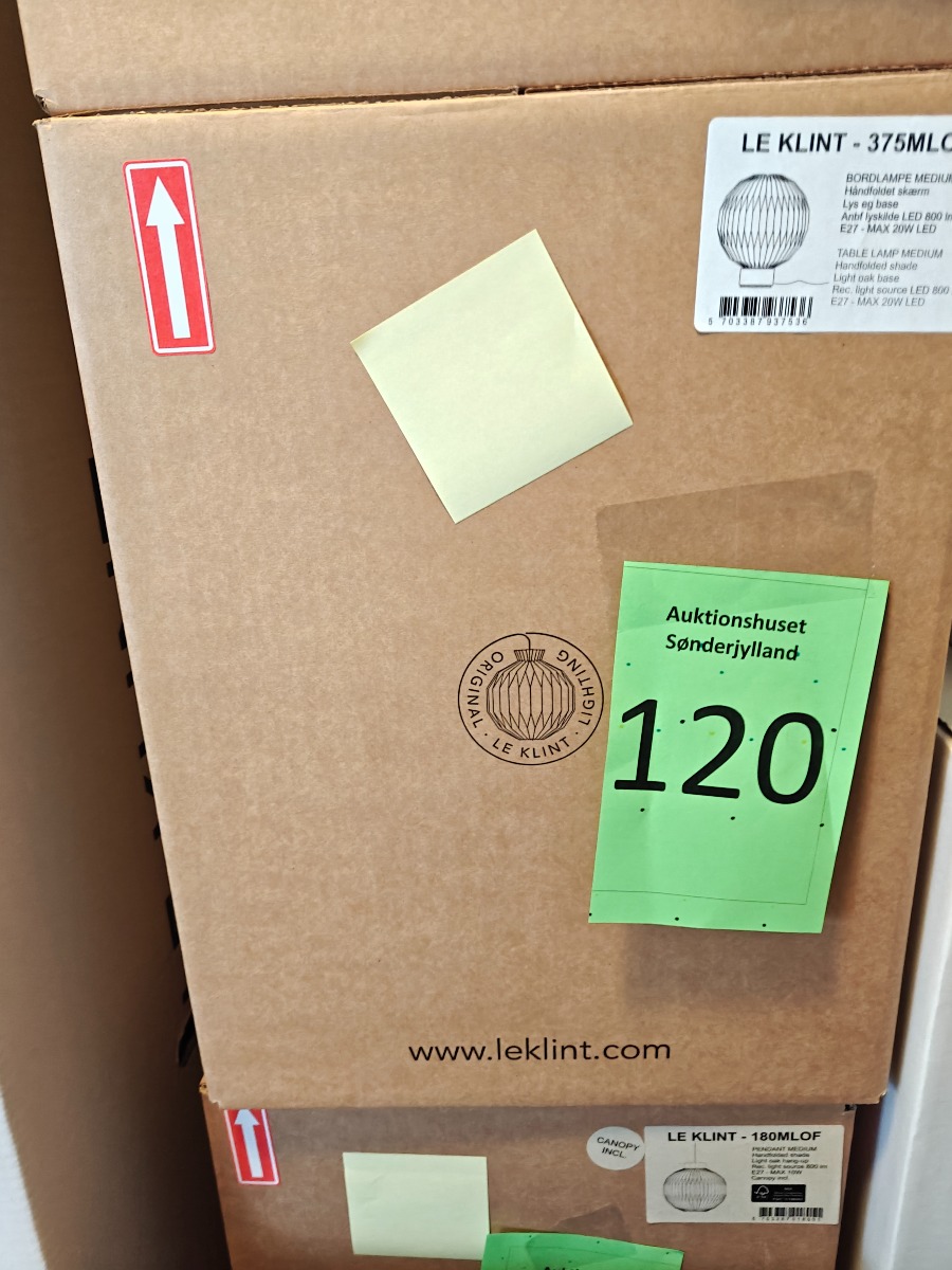 Le Klint bordlampe nr. 375 med fod af lys eg