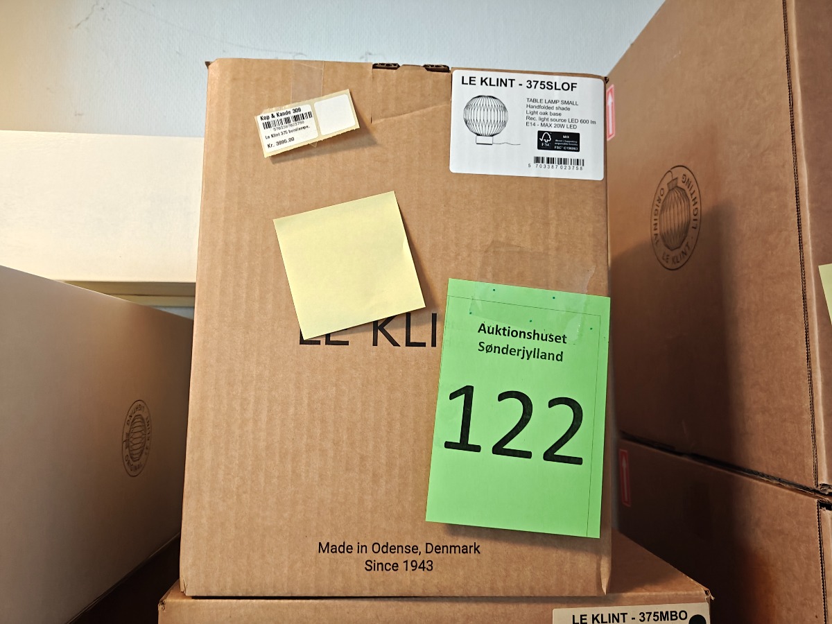 Le Klint bordlampe nr. 375 med fod af lys eg