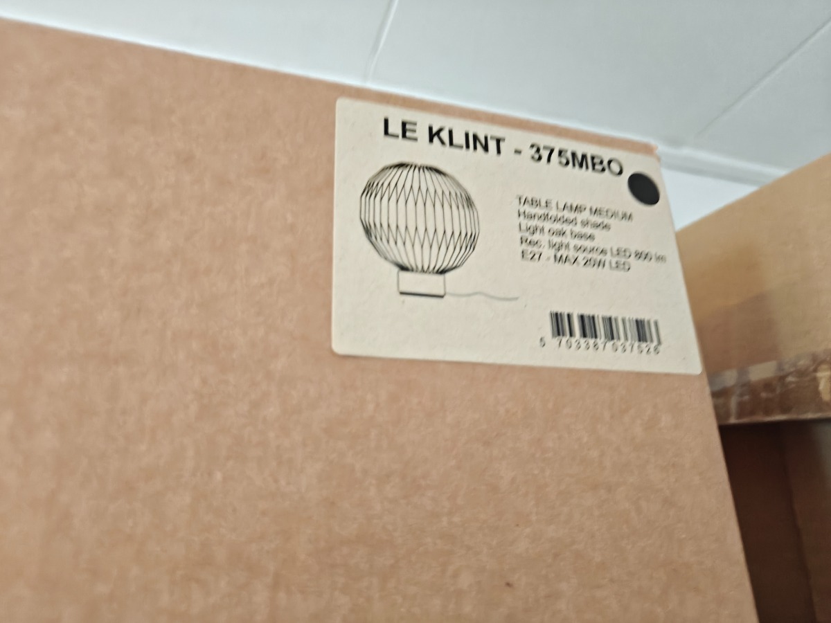 Le Klint bordlampe nr. 375 med fod af lys eg
