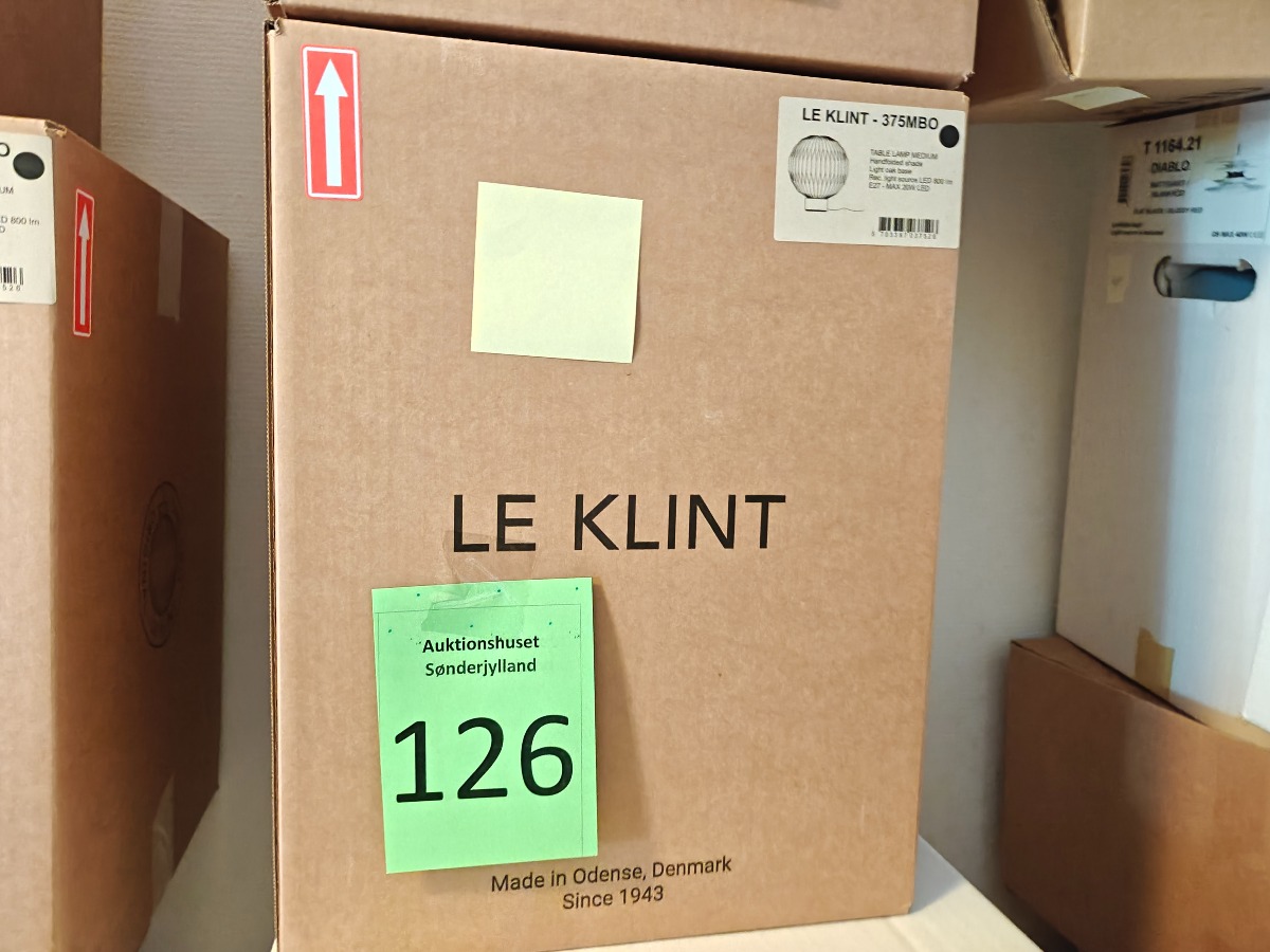 Le Klint bordlampe nr. 375 med fod af lys eg