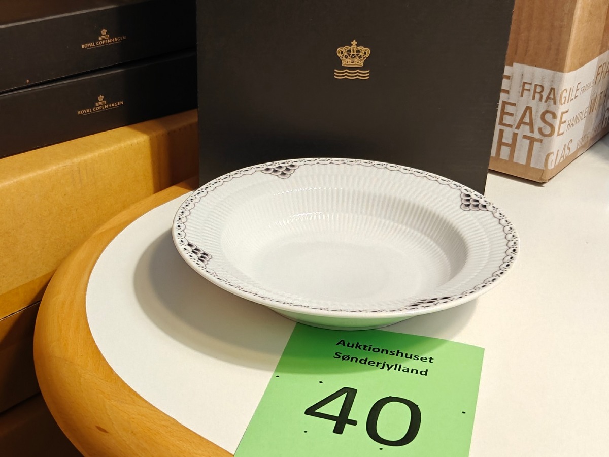 Royal Copenhagen, sort riflet blonde dyb tallerken 21 cm