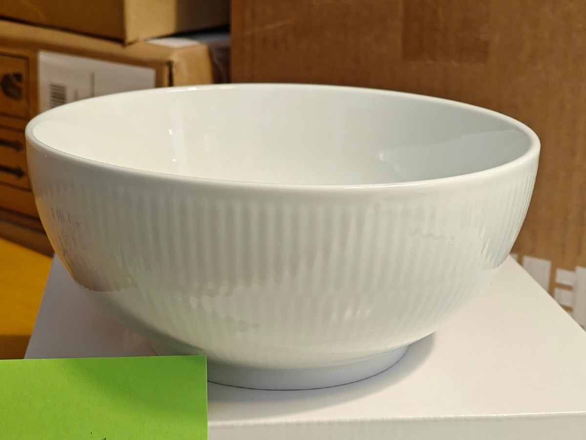 Royal Copenhagen, hvidt riflet skål 18 cm