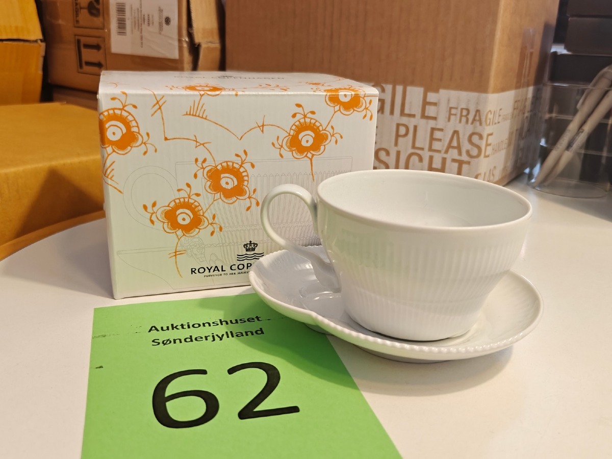 Royal Copenhagen, hvid Elements kop med underkop, 26 cl