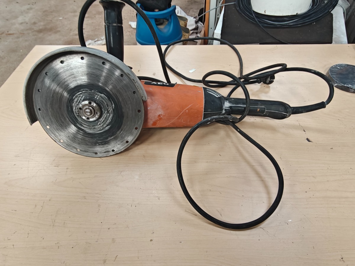 Aeg vinkelsliber 230 mm