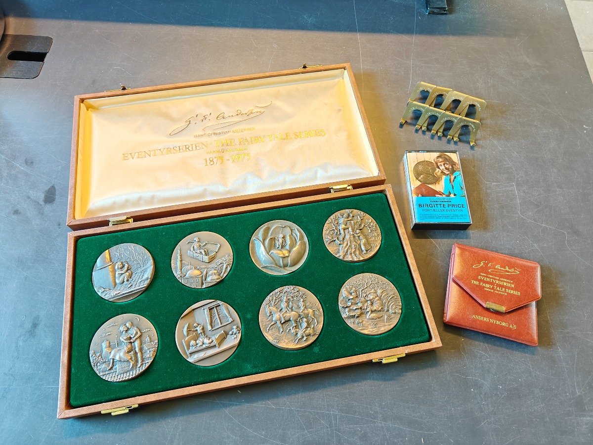 H C Andersen, Eventyrserien medaljesæt 