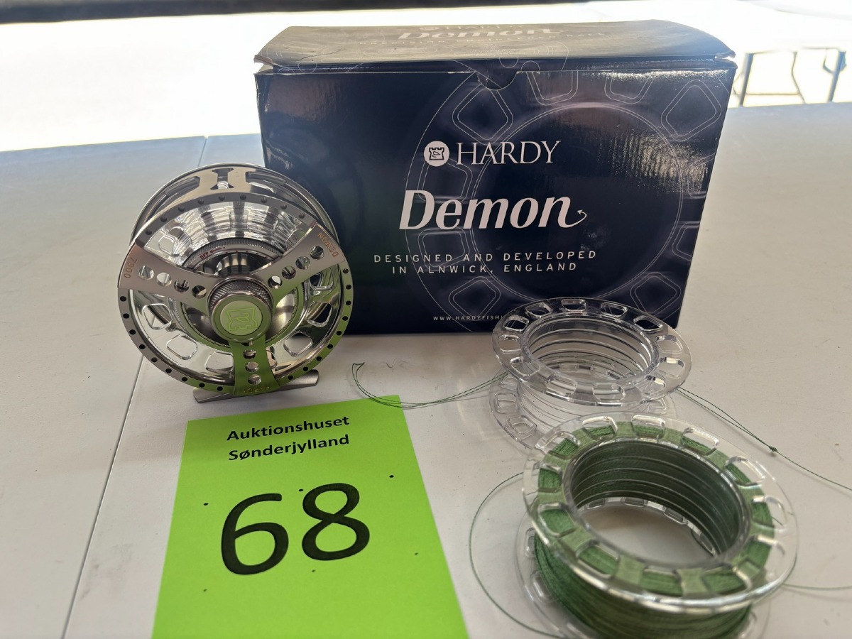 Fluehjul fra Hardy, model Demon 7000, leveres i original æske med etui samt ekstra spole med line.