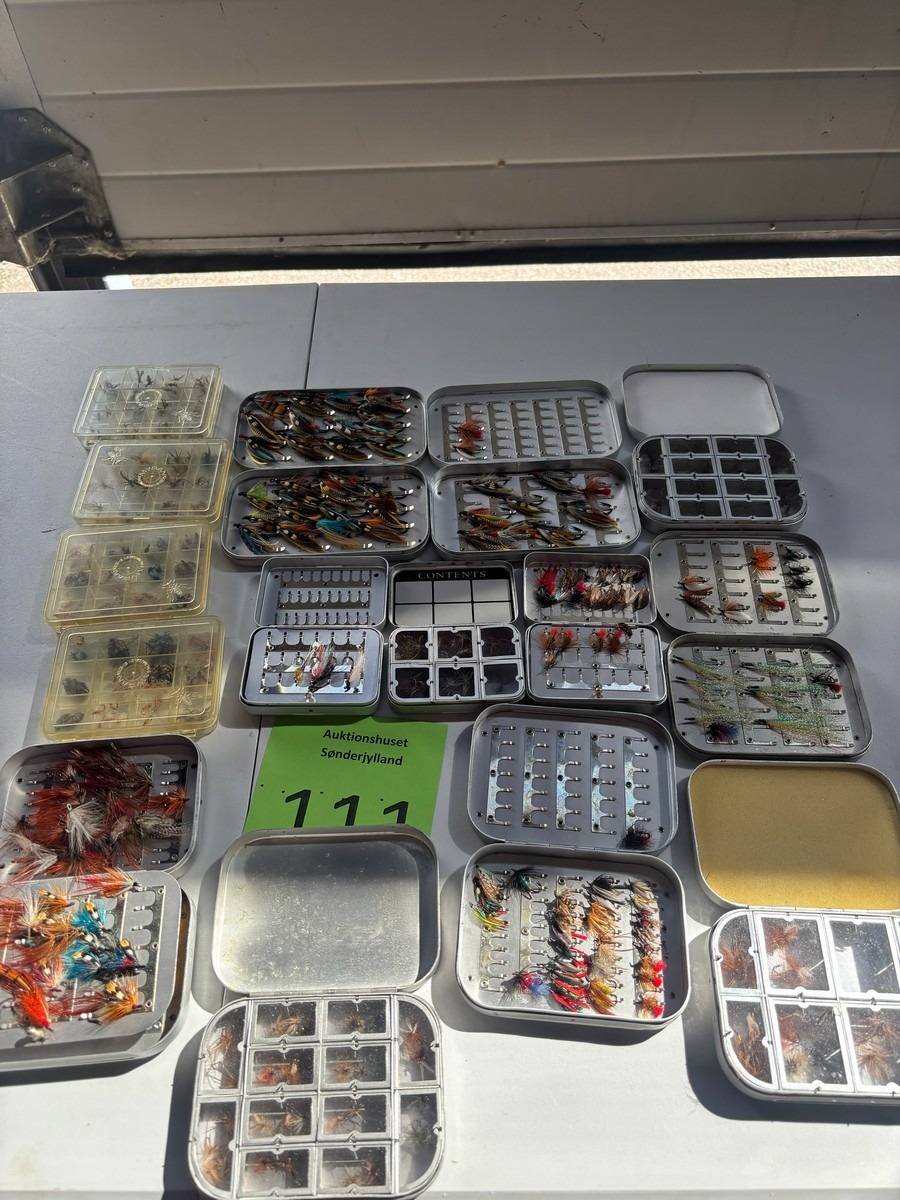 Stort parti fluer i diverse bokse