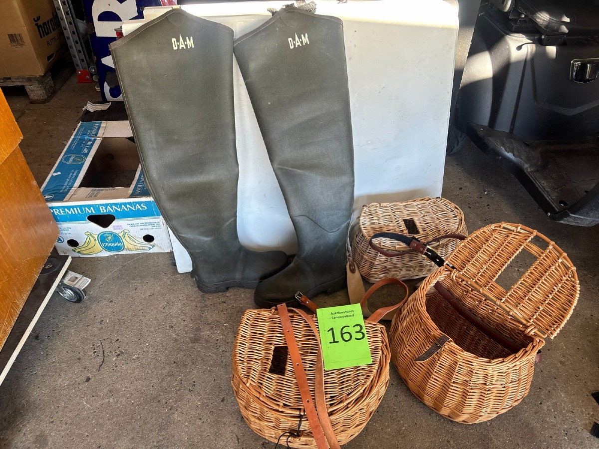 DAM vaders str. 44, samt 3 stk. fiske kurve