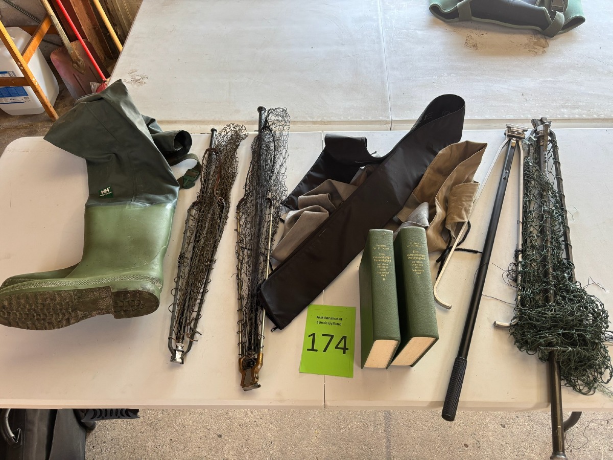 HH vaders (str. 45/46) samt diverse net & fiskebøger, mm