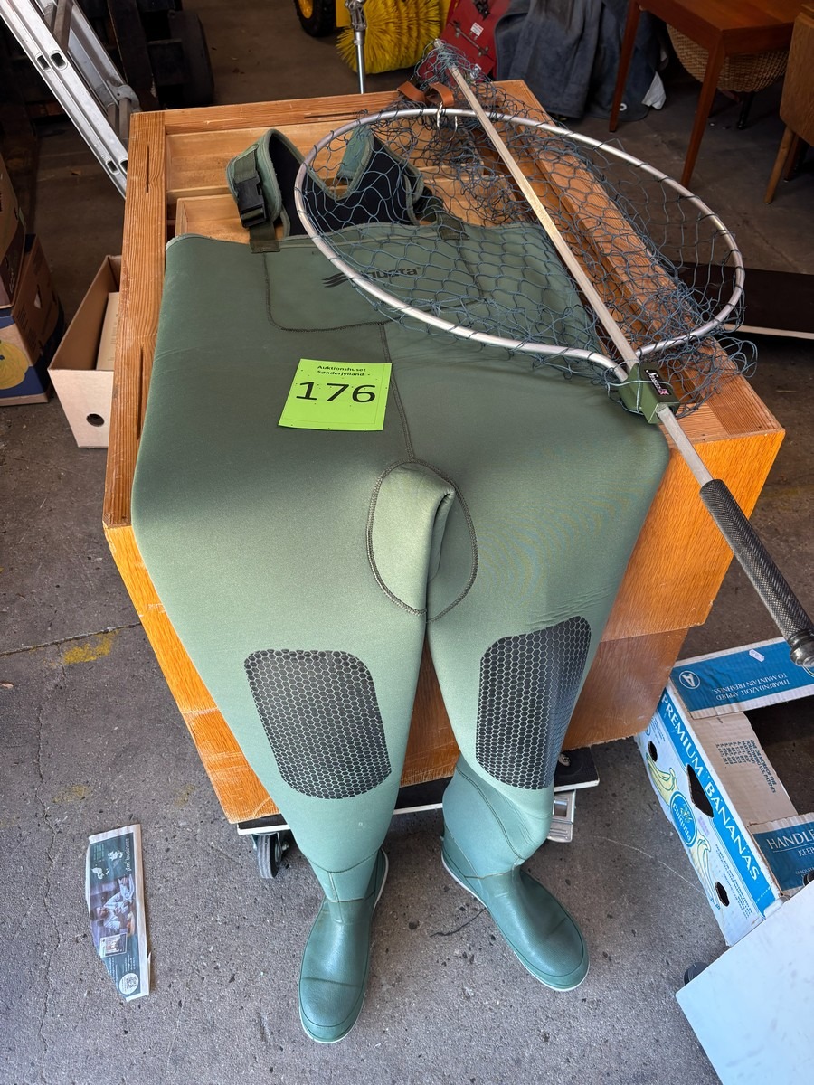 Aquata vaders (Size M) samt sharpes of aberdeen net