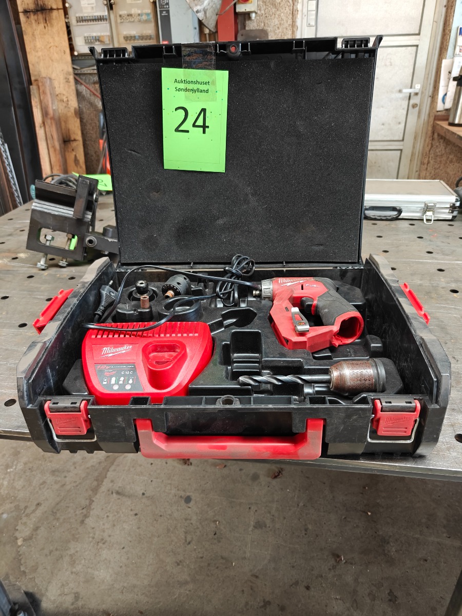 Milwaukee 4 i1 bore/skruemaskine