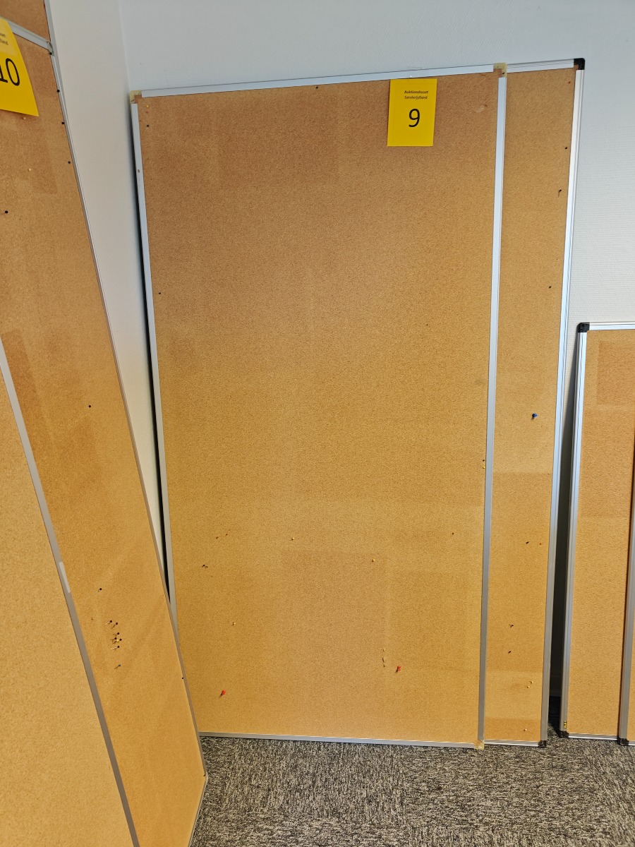 2 opslagstavler med alu-kant