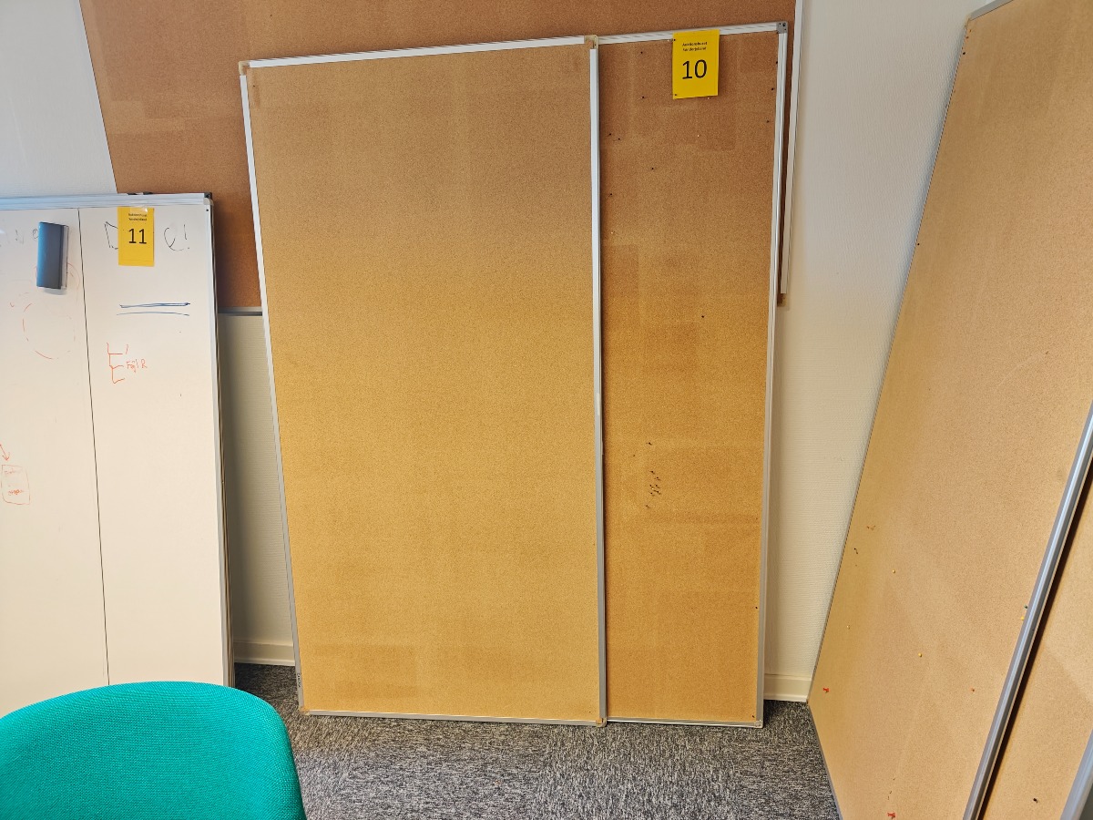 2 opslagstavler med alu-kant