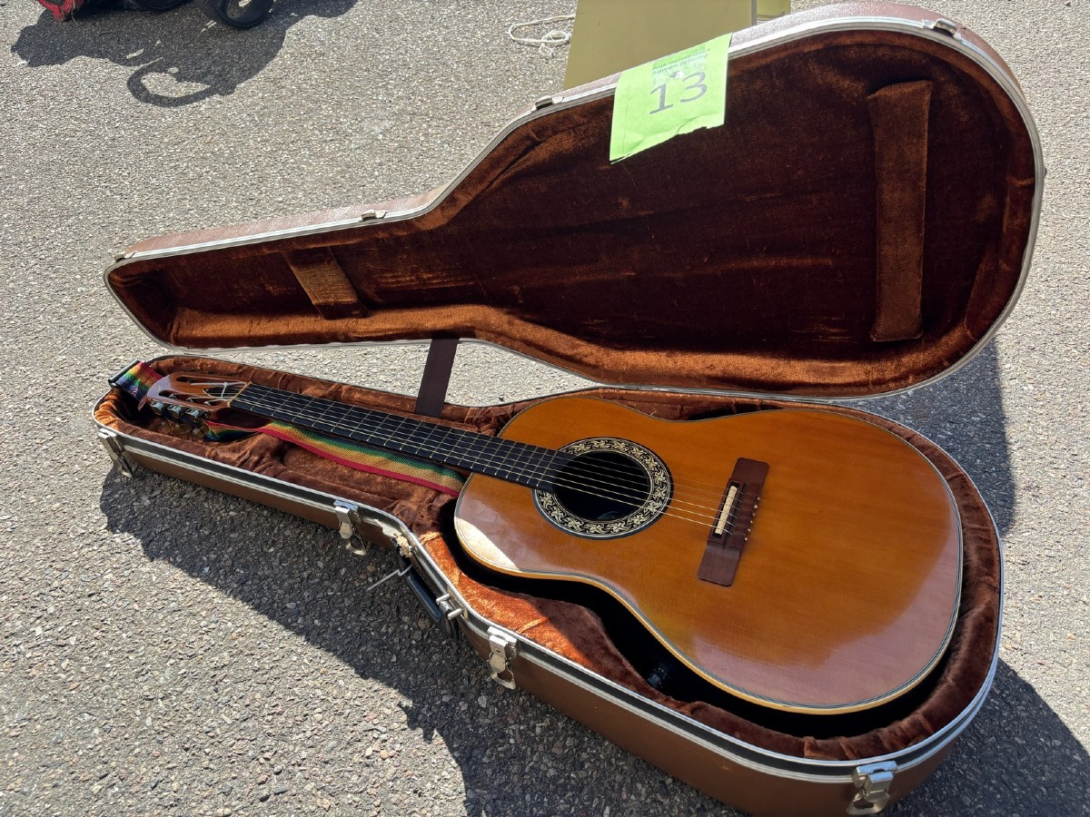 Klassisk Ovation guitar, model 1624