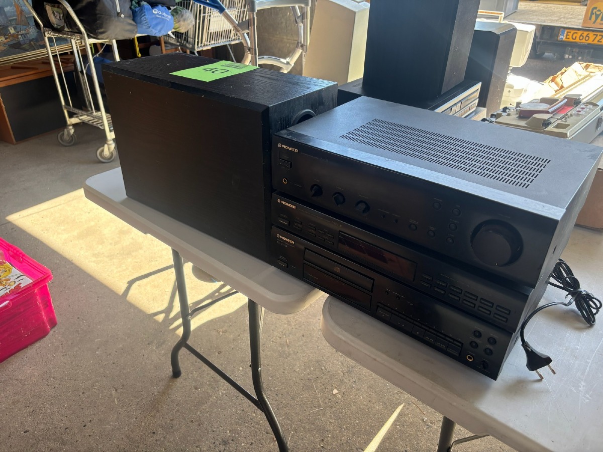 “Pioneer stereoanlæg (A-103) med CD, tuner og subwoofer – komplet sæt”