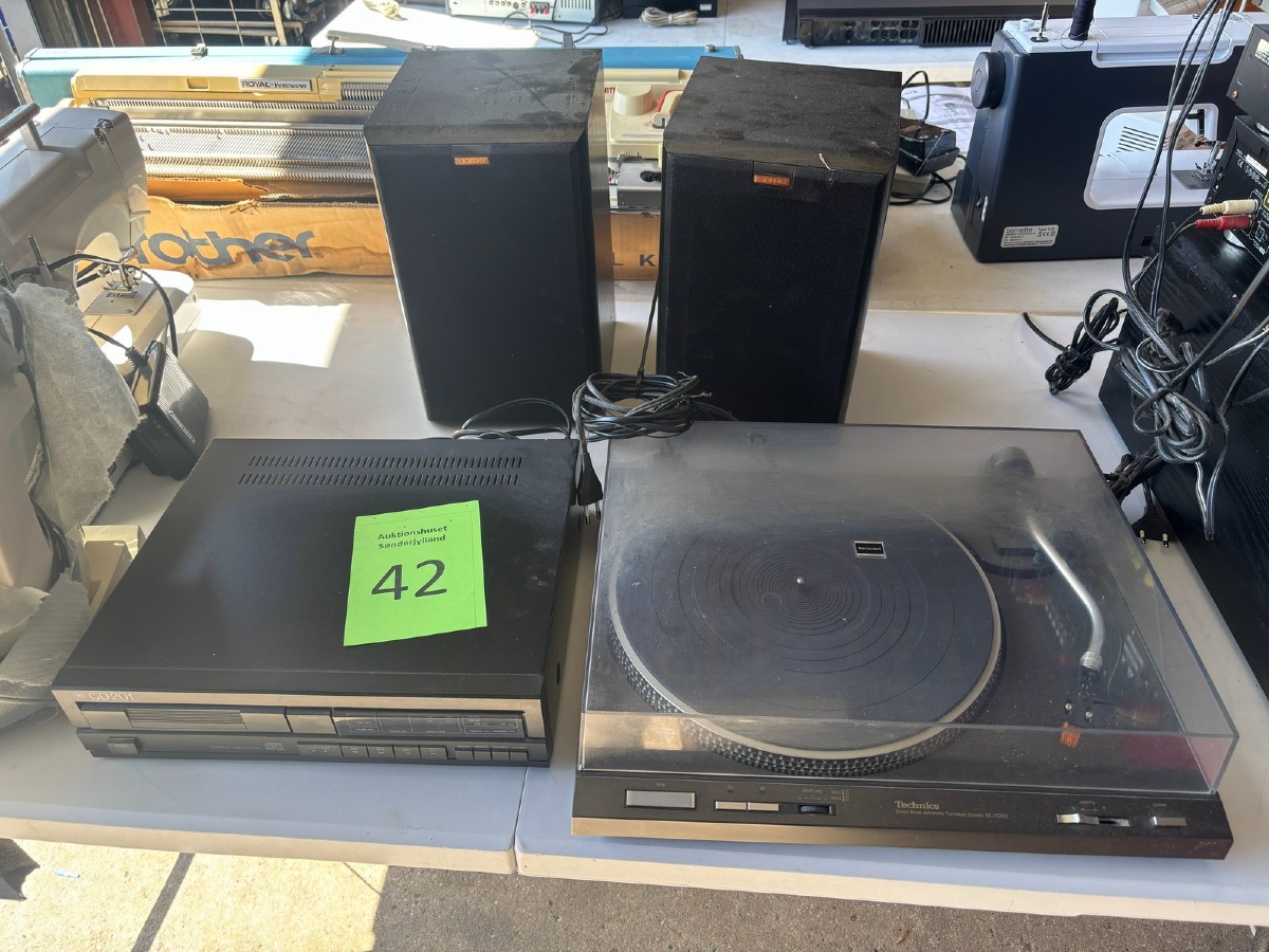 Hi-fi lot: Technics SL-D202 pladespiller, Jamo Cornet 30III højttalere og Studio CD201 CD-afspiller