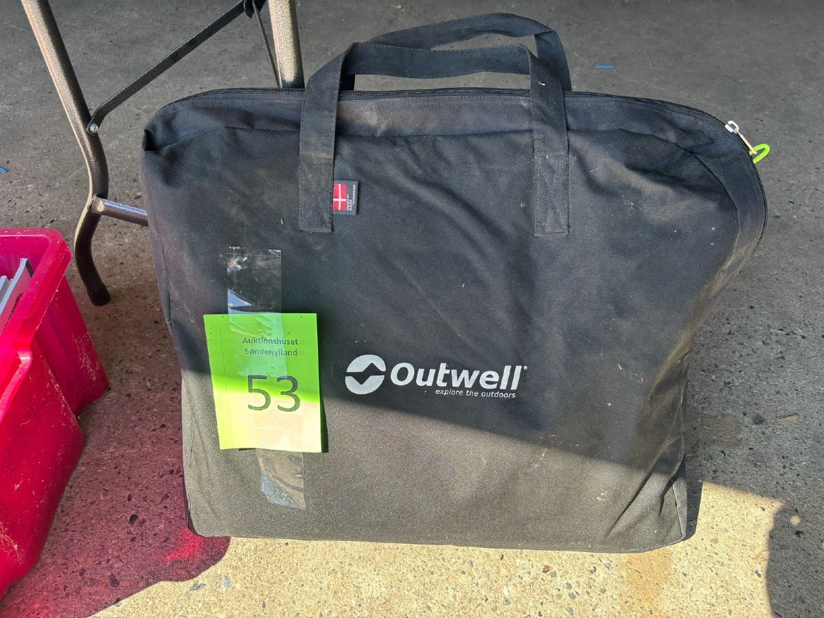 Outwell sammenklappeligt campingbord m. taske – let & praktisk