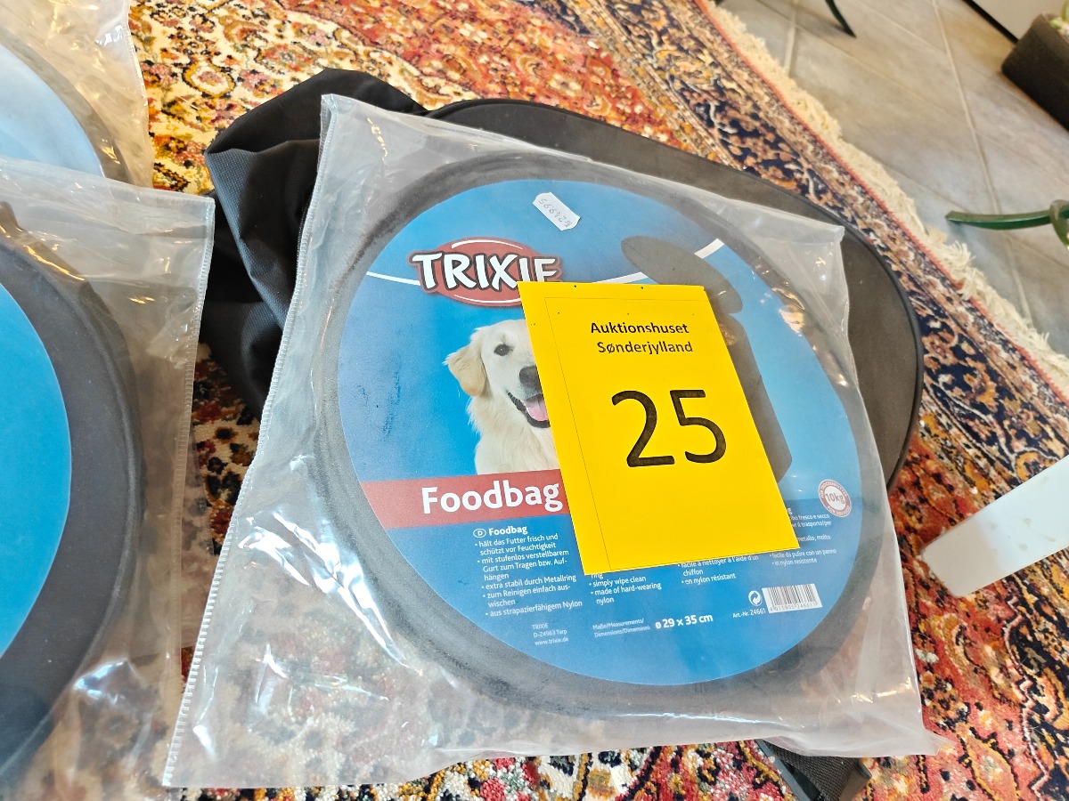 Trixie foodbags. Kan bære hhv. 10 og 25 kg.