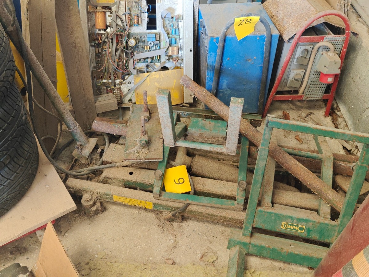 Donkraft t/biler mm. Mrk: Compac. Max 1500 kg. Div tiilbehør medfølger