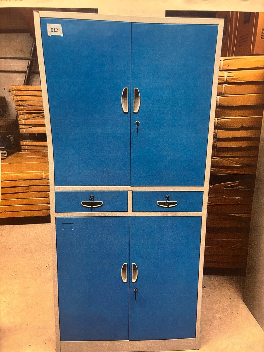 Stålskab. 180x85x39 cm (ubrugt)