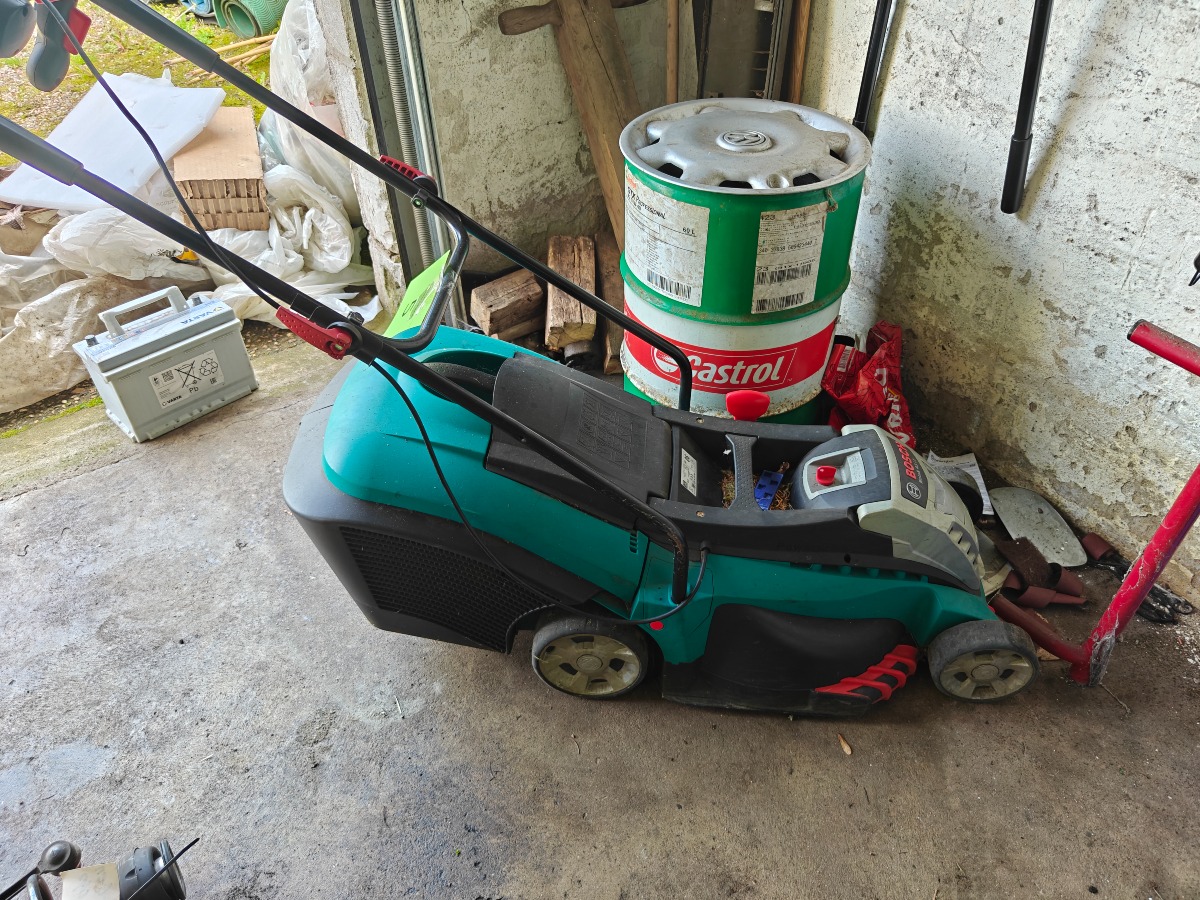 Haveredskaber & bosch elektisk plæneklipper
