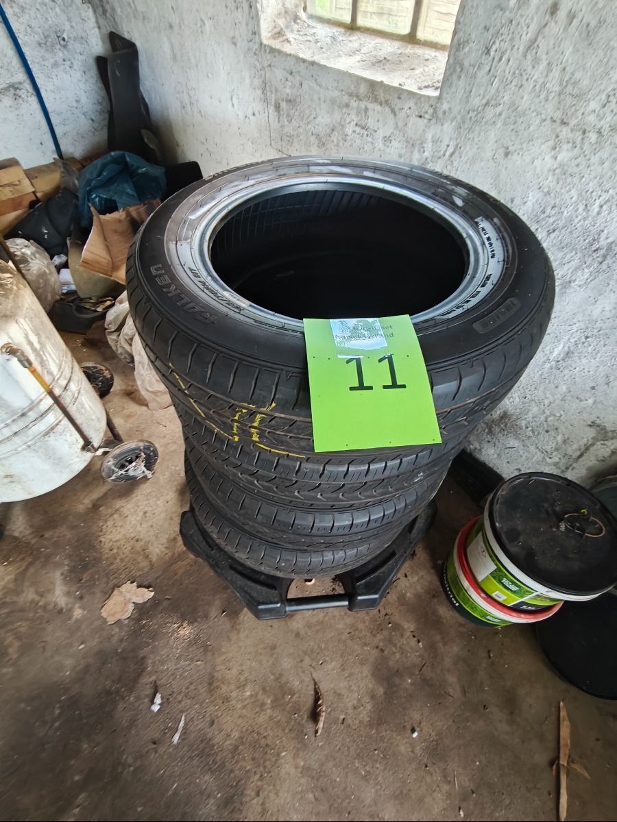 4 falken dæk 165/70 R14 på lille dækvogn