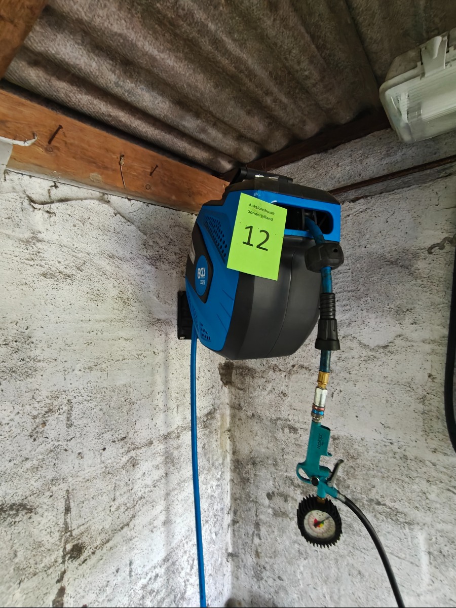 BGS automatisk slangerulle til trykluftslang 12 m & automatisk ledningsrulle til 220 V