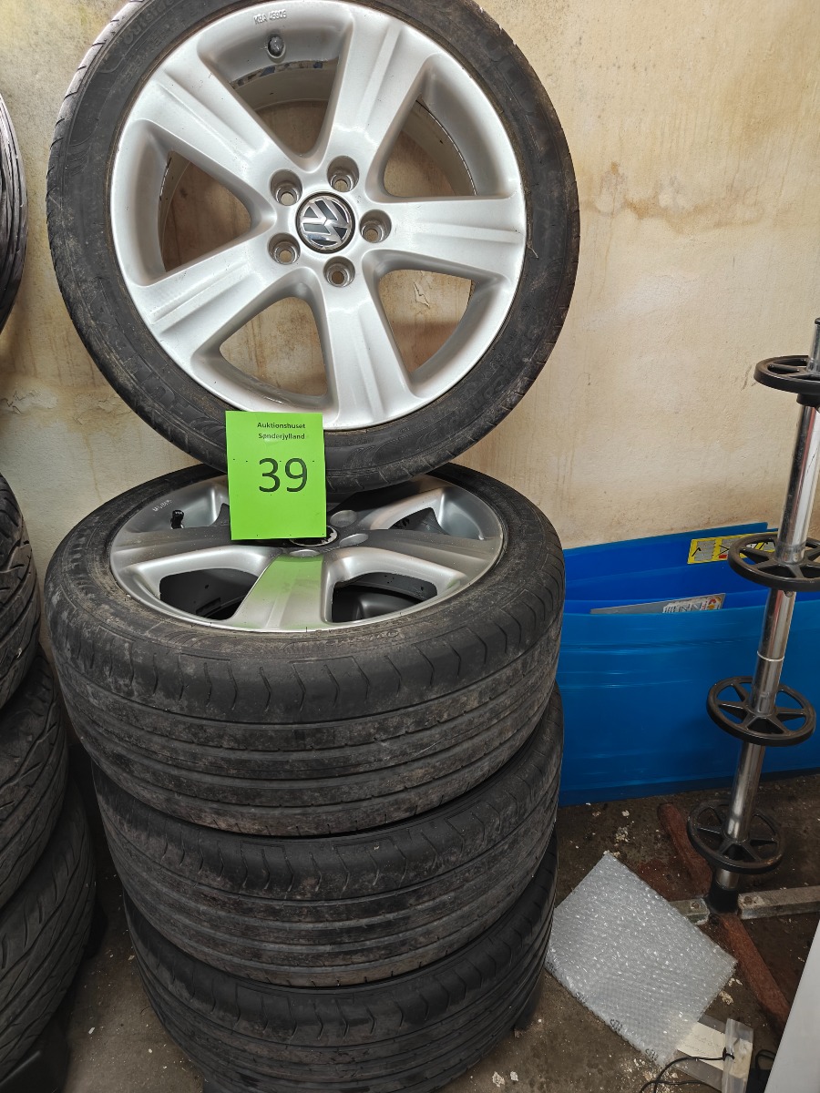 4 stk VW alufælge m fulda dæk 225/45 R17 på lille dækvogn