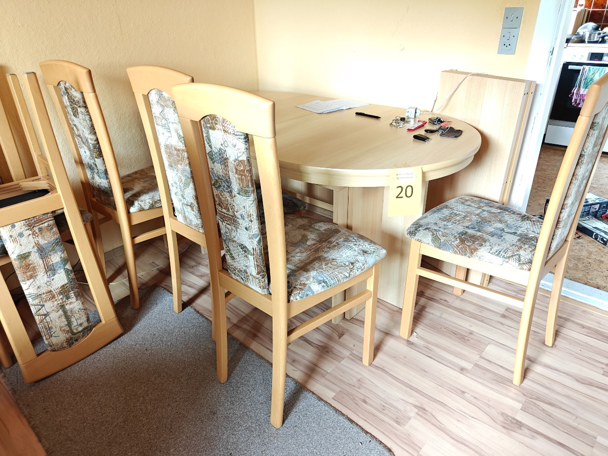 Spisebord med 6 stole